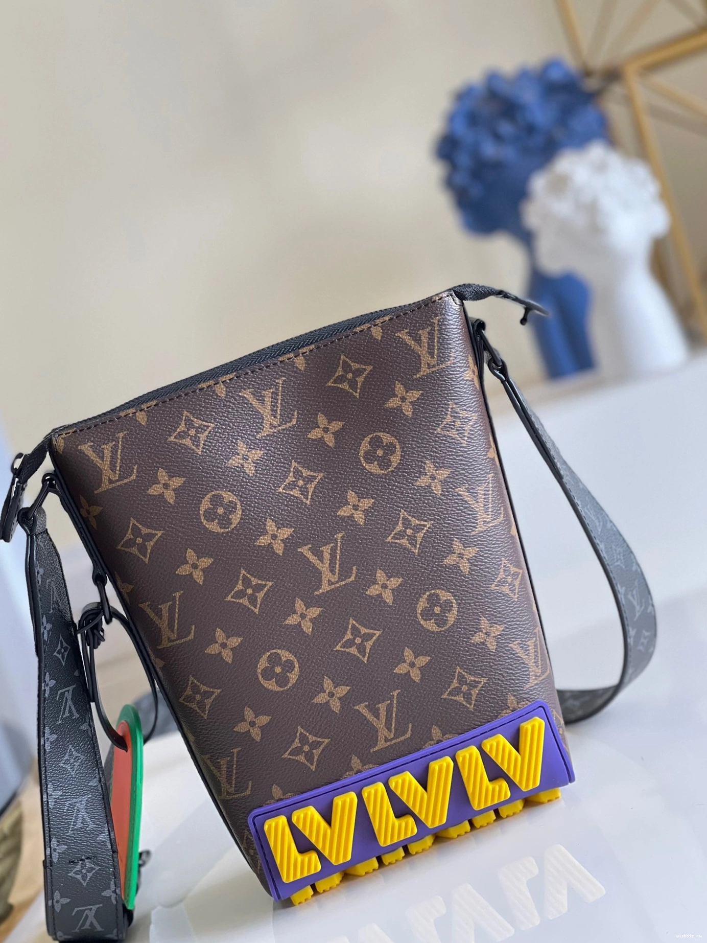 WIS MESSENGER VUITTON LOUIS CRUISER 1123
